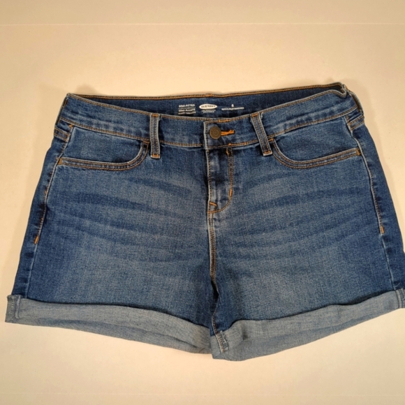 Old Navy Women's Semi-fitted Stretch Cuffed Classic Blue Jean Shorts, Size 6 - Picture 1 of 4